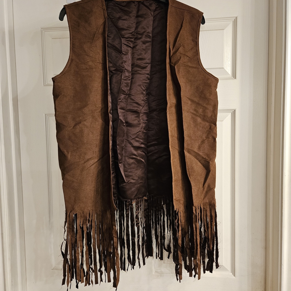 Brown Fringe Vest with Tie-Dye Accessories - Picture 4 of 5
